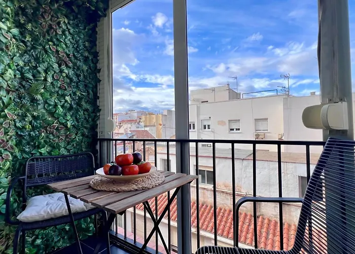 Cool, Modern And Snug 3Br Apartment Peachy Stays