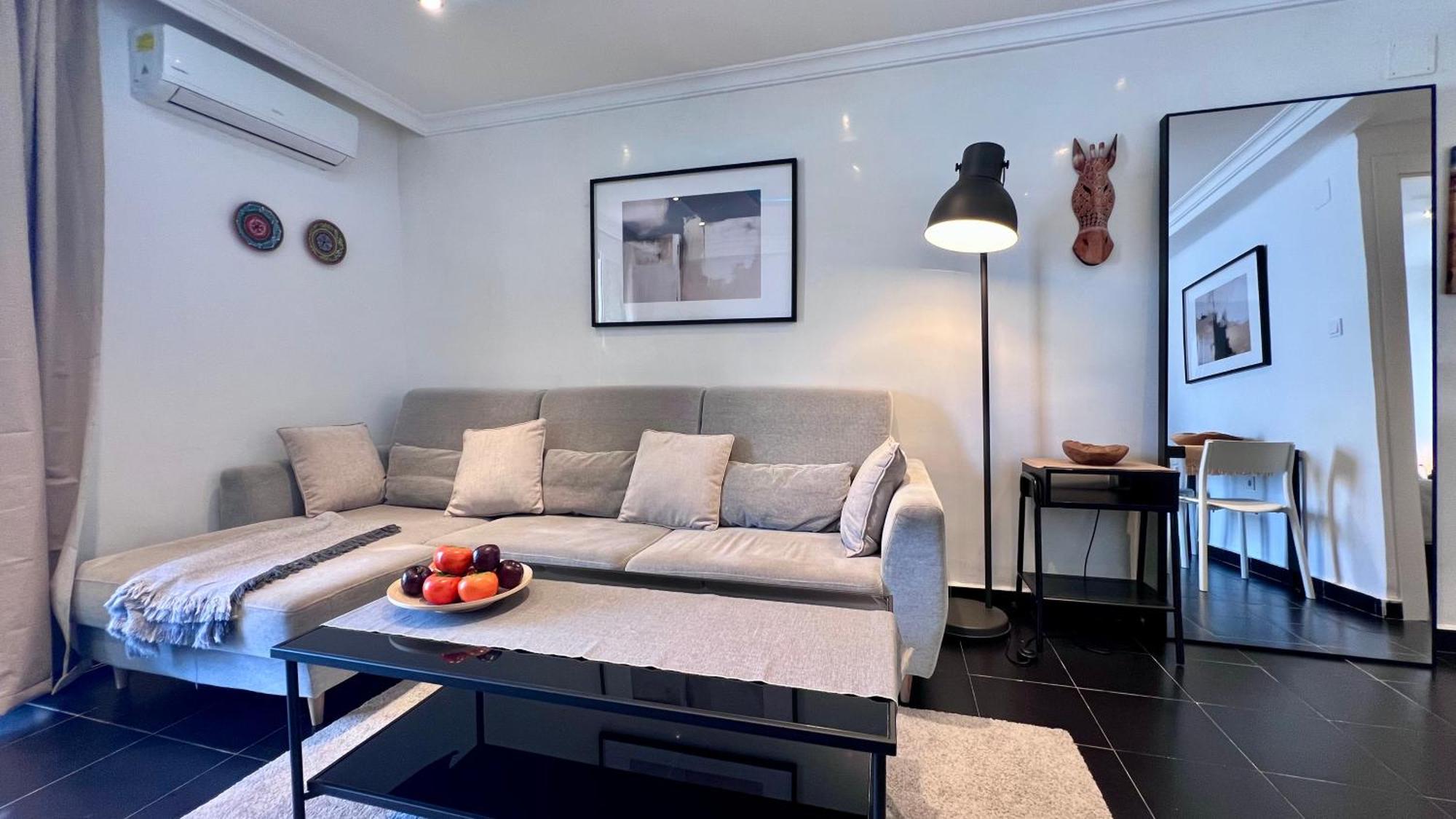 Cool, Modern And Snug 3br Peachy Apartment Málaga