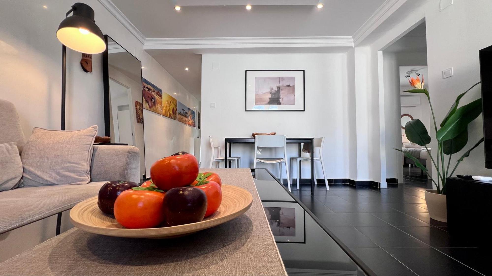 Cool, Modern And Snug 3br Peachy Apartment Málaga