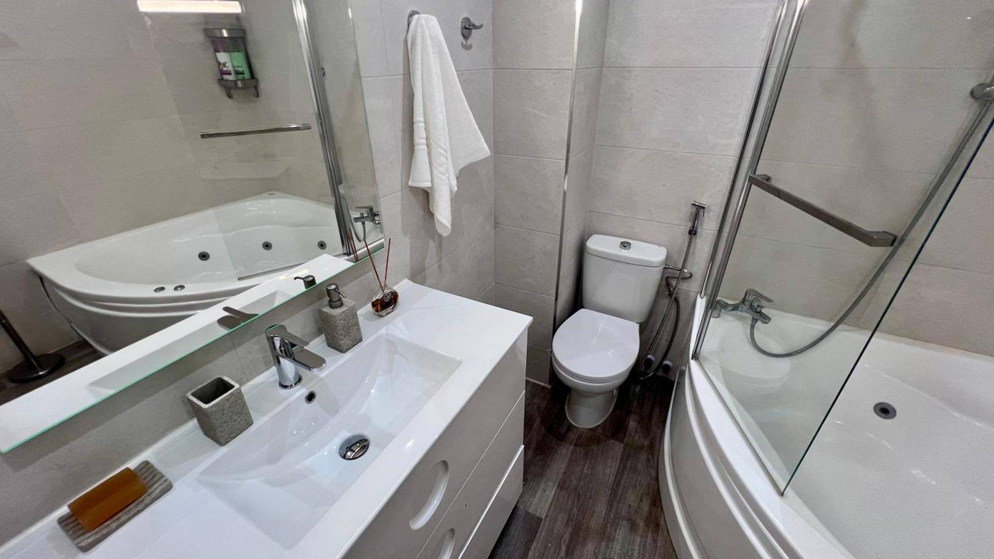 Apartment Cool, Modern And Snug 3br Peachy Málaga