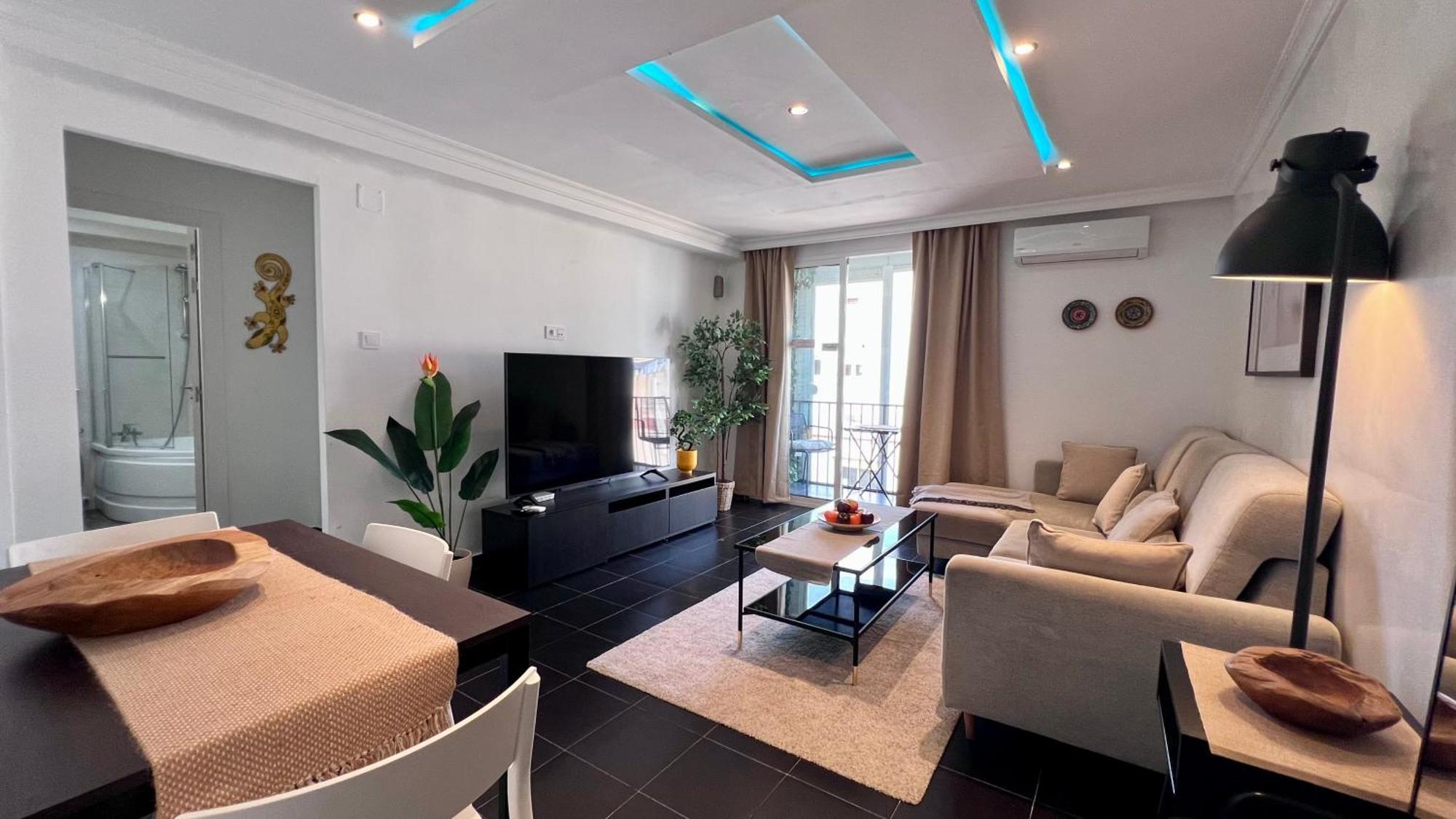 Apartment Cool, Modern And Snug 3br Peachy Málaga