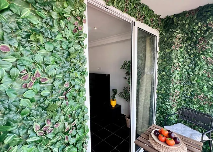 Cool, Modern And Snug 3Br Apartment Peachy Stays